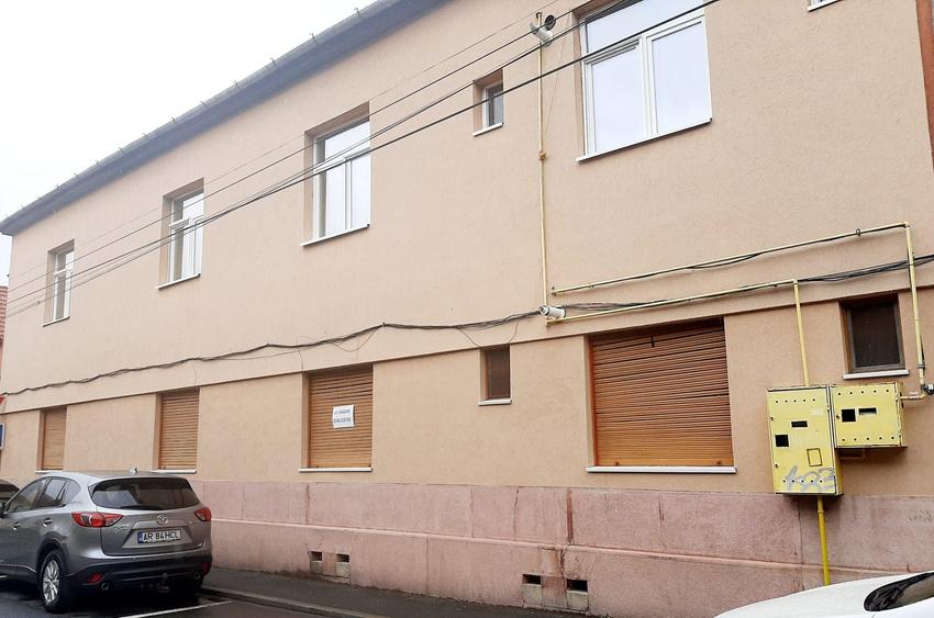 Casă cu 3 camere în Bârzești