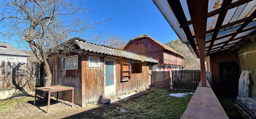 Casă individuală cu 5 camere cu Teren 2135 Mp în Alexandru cel Bun