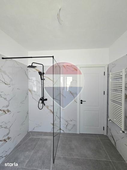 Casă cu 3 camere cu Teren 250 Mp în Malu Mare