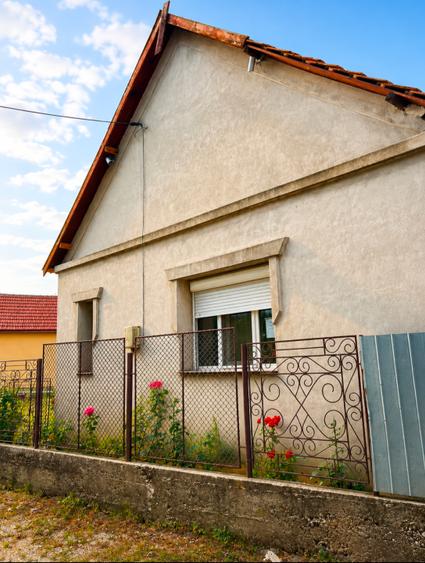 Casă individuală cu 2 camere cu Canalizare în Gurbediu