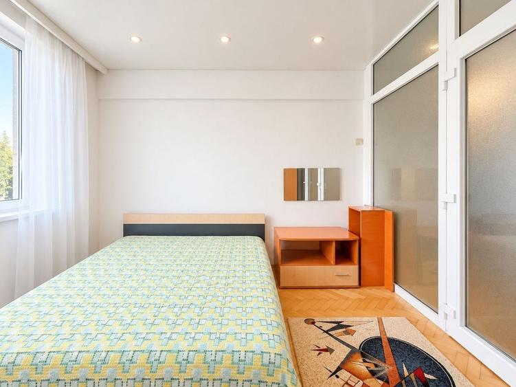 Apartament cu 2 camere semidecomandat, mobilat în Elisabetin