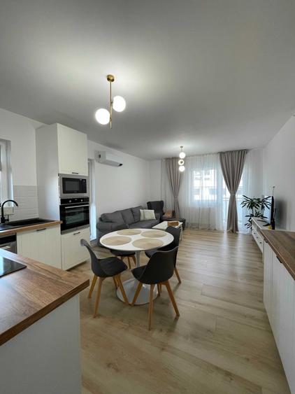 Apartament cu 3 camere decomandat în Central