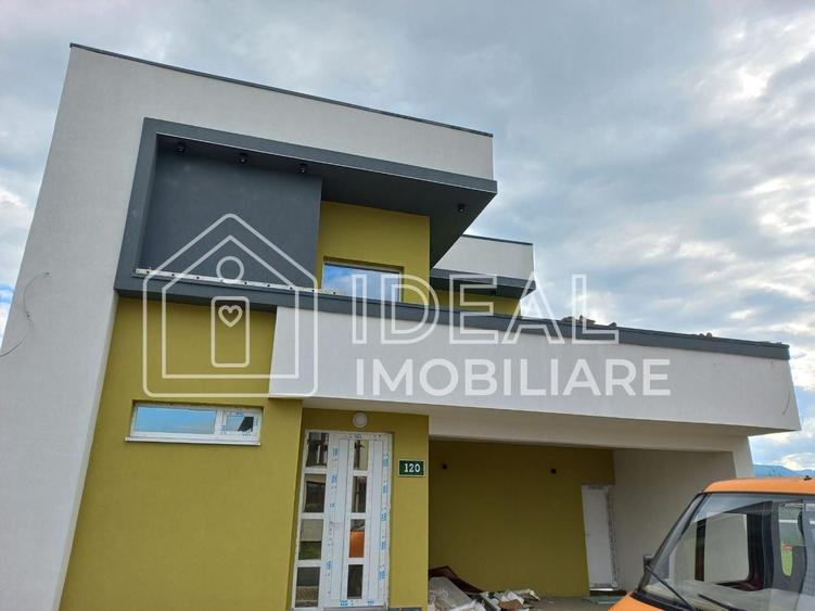 Casă individuală cu 4 camere cu Canalizare în Șura Mare