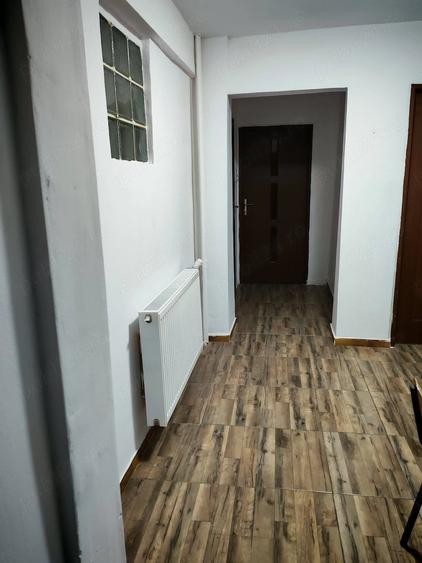 Apartament cu 3 camere decomandat în Exterior Vest