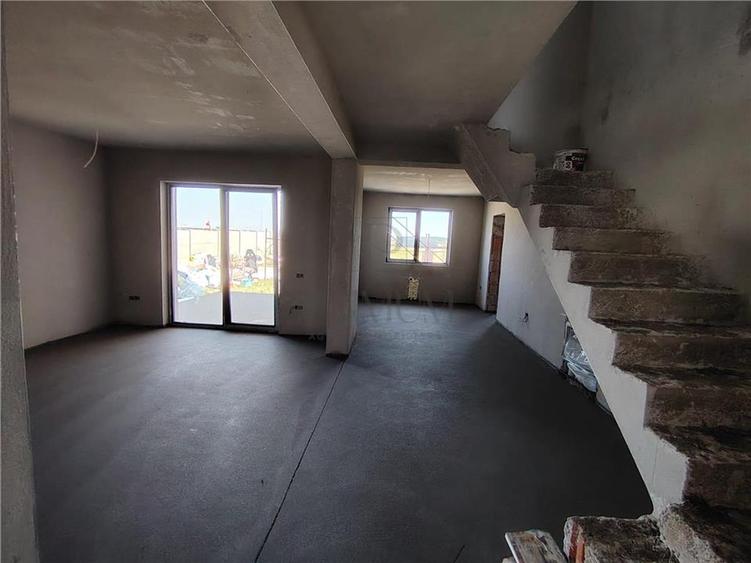 Duplex cu 4 camere cu Canalizare în Moșnița Veche