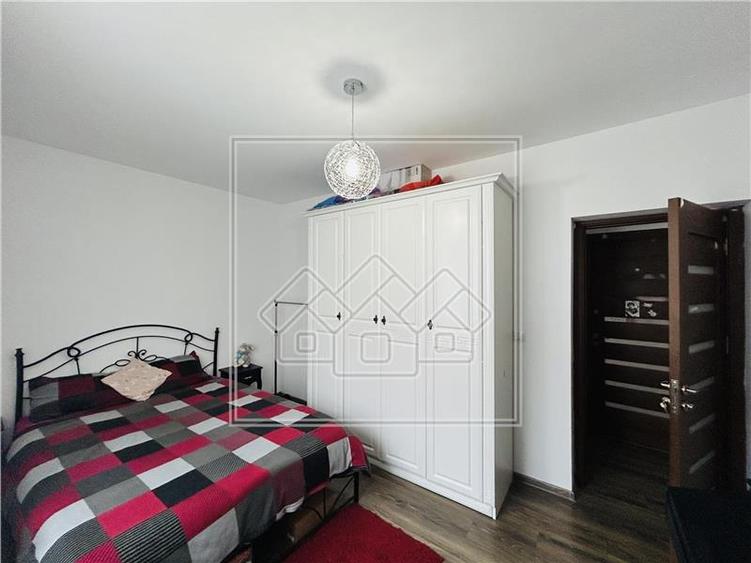 Apartament cu 3 camere nedecomandat în Șelimbăr