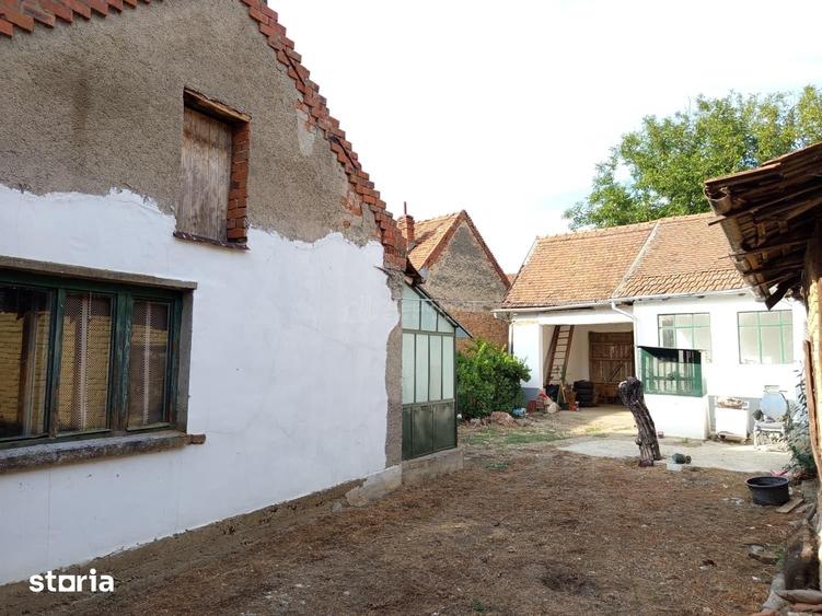 Casă cu 6 camere cu Teren 1151 Mp în Ciuchici