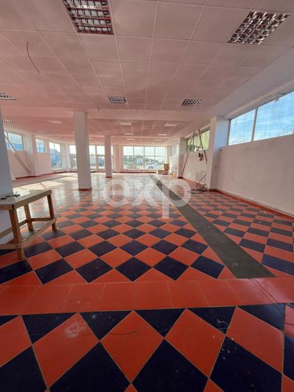 Spațiu comercial, de 300 mp, în Găești