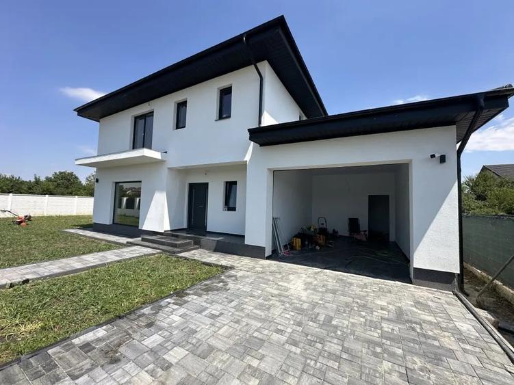 Casă cu 4 camere în Domnești