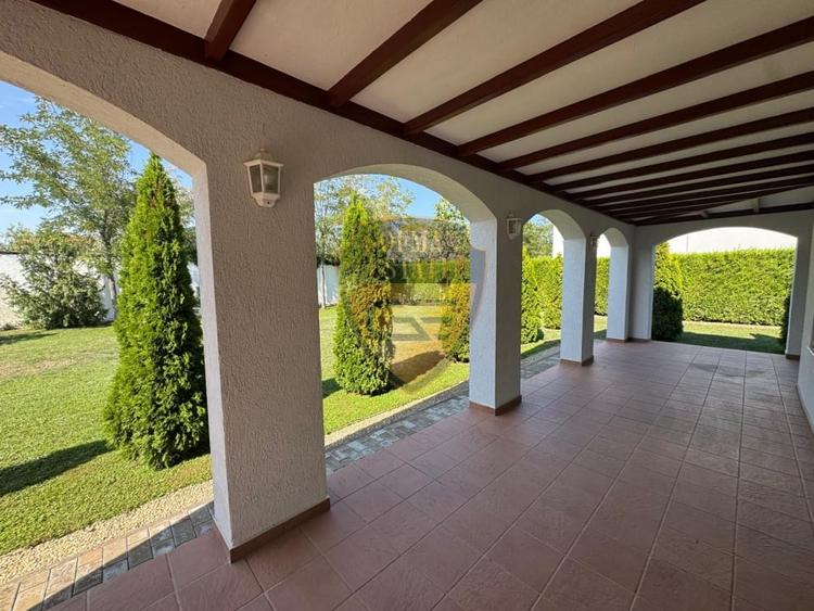 Casă individuală cu 4 camere cu Piscina în Mamaia-Sat