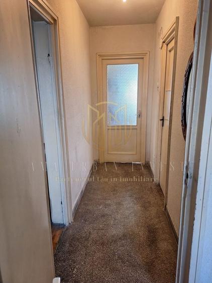 Apartament cu 3 camere semidecomandat în Giulești