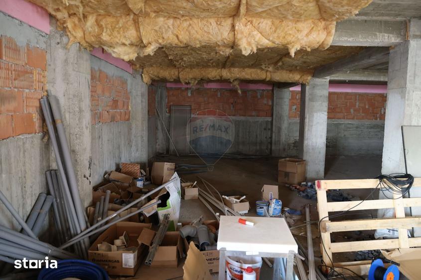Spațiu comercial, de 317 mp, în Ipotești