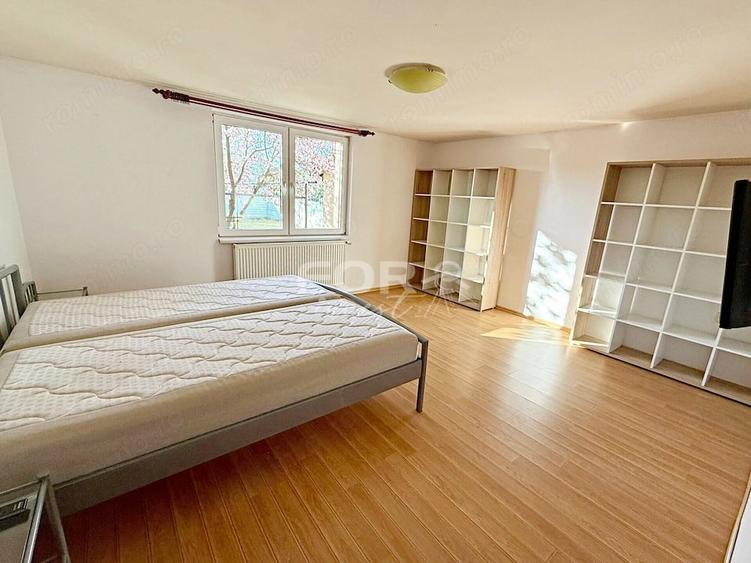 Casă cu 6 camere cu Teren 428 Mp în Iosia