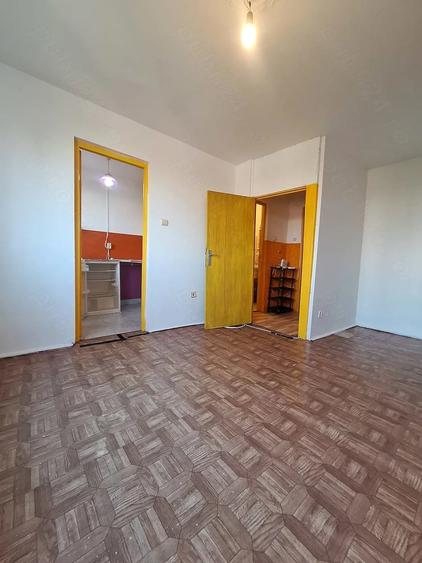 Garsonieră semidecomandată în Basarabia