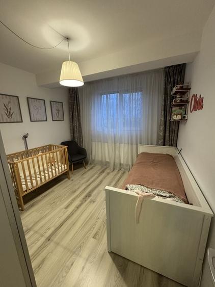 Apartament cu 3 camere semidecomandat în Est