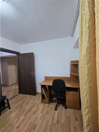 Apartament cu 4 camere decomandat, mobilat în Berceni
