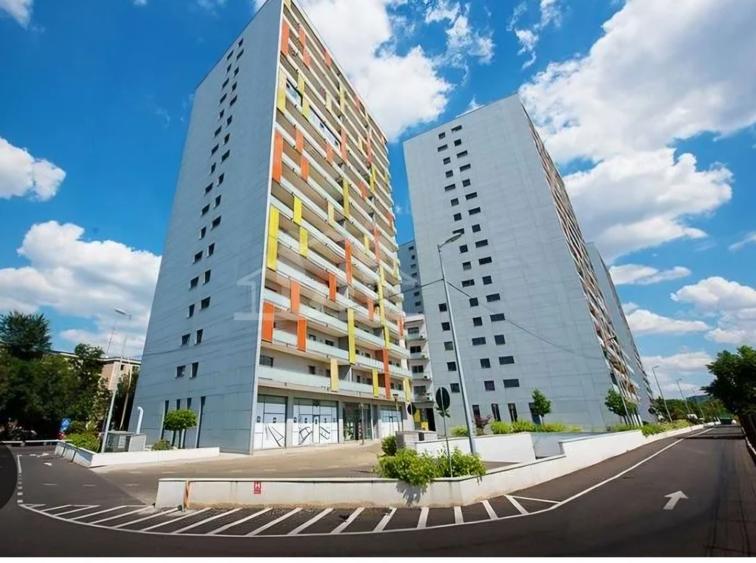 Apartament cu 3 camere decomandat în Doamna Ghica