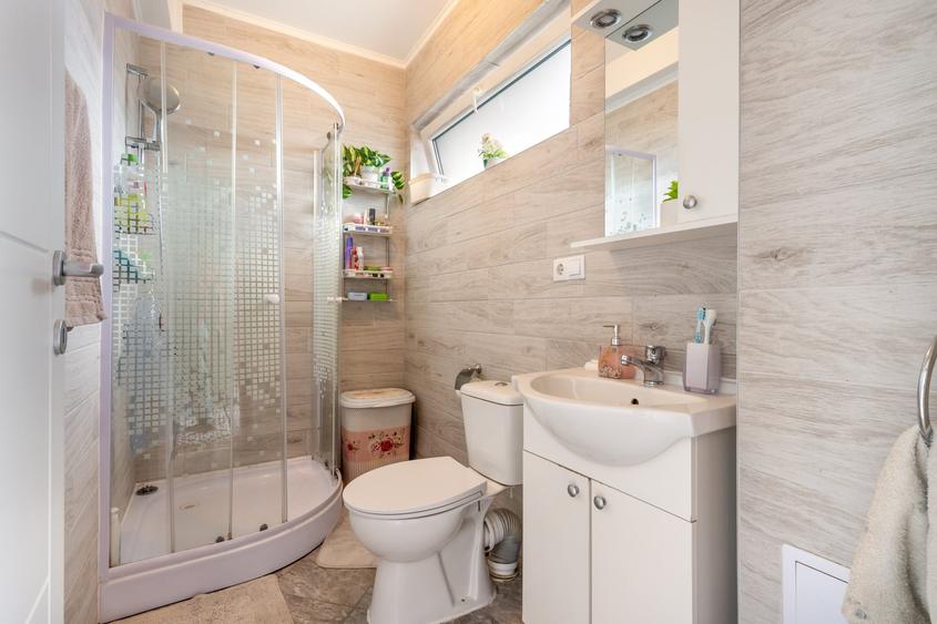 Duplex cu 5 camere cu Canalizare în Florești