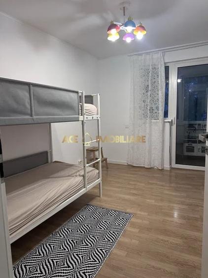 Apartament cu 3 camere semidecomandat, mobilat în Baba Novac