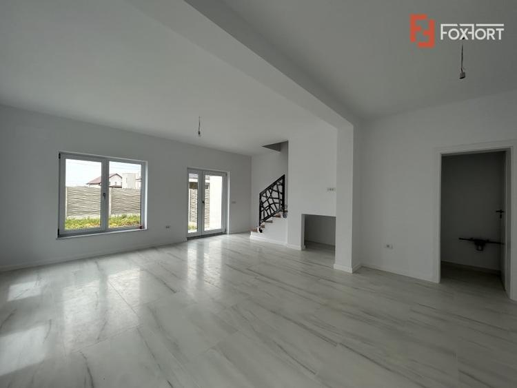 Duplex cu 5 camere cu Canalizare în Ghiroda