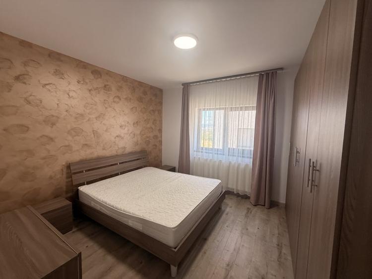 Apartament cu 3 camere decomandat, mobilat în Cetate