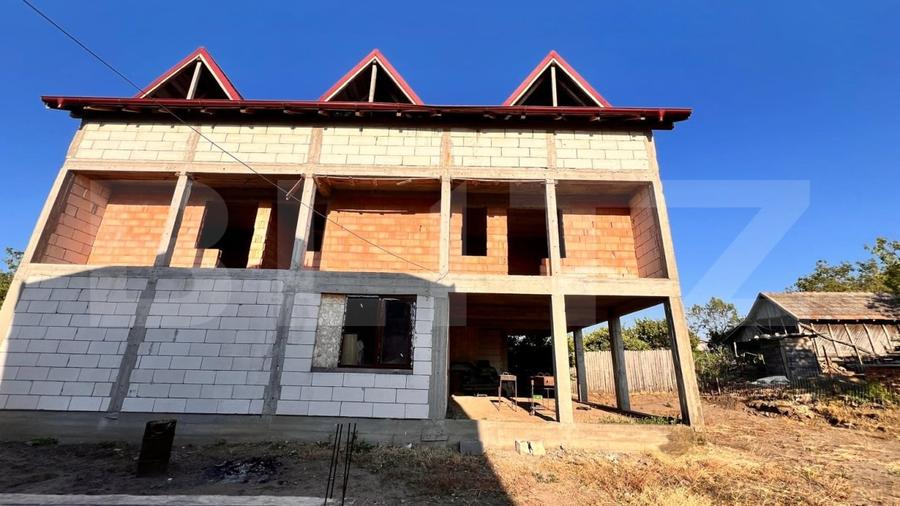 Casă individuală cu 13 camere cu Canalizare în Goicea