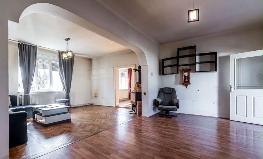 Casă cu 4 camere în Vladimirescu