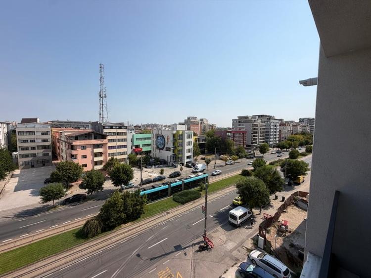 Apartament cu 3 camere decomandat, mobilat în Calea Severinului