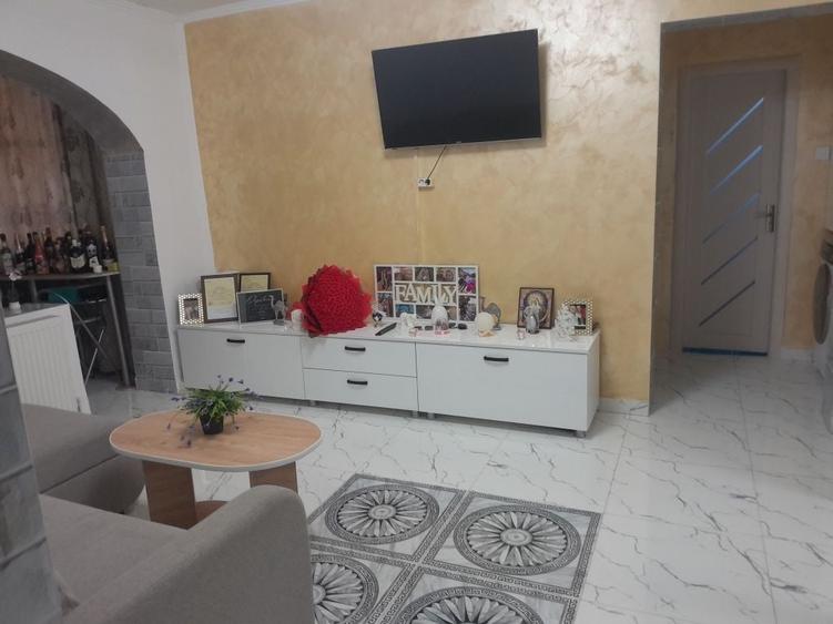 Apartament cu 2 camere semidecomandat în Stejerei