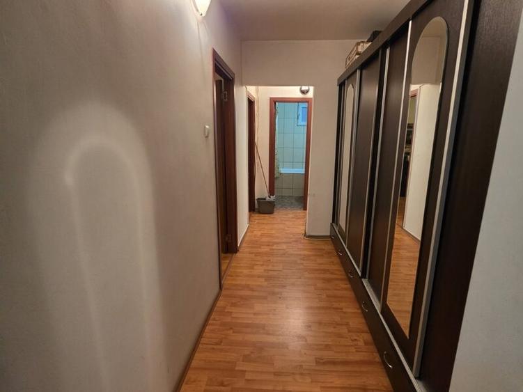 Apartament cu 3 camere decomandat în Dristor