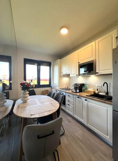 Apartament cu 3 camere decomandat în Drumul Taberei
