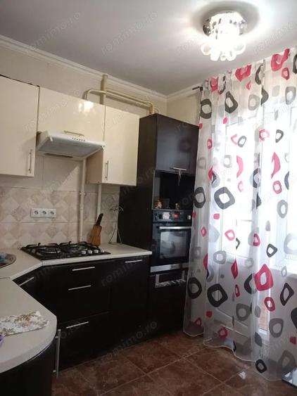 Garsonieră decomandată în Girocului