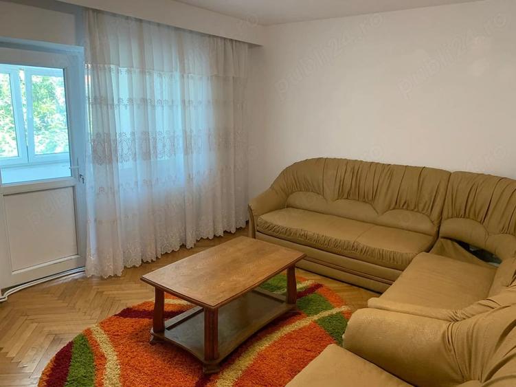 Apartament cu 4 camere decomandat în Central