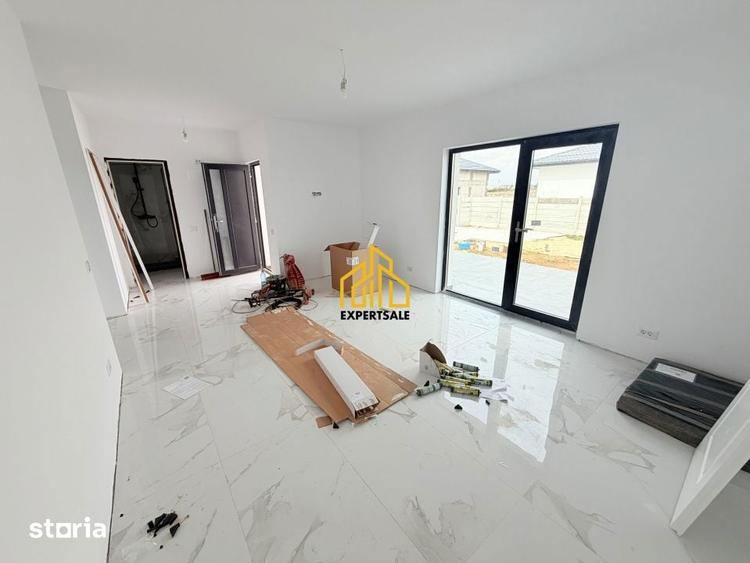 Casă cu 4 camere cu Teren 400 Mp în Prelungirea Ghencea