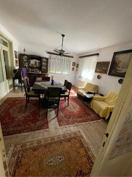 Casă cu 4 camere în Central