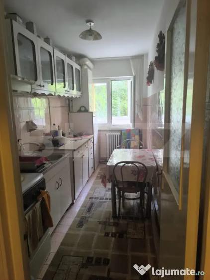 Apartament de vanzare, cu 3 camere si 3 balcoane, 74 mp, zon - 4