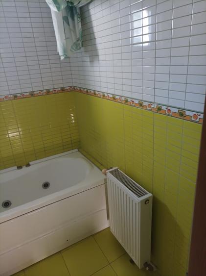 Apartament cu 3 camere decomandat în Nicolina