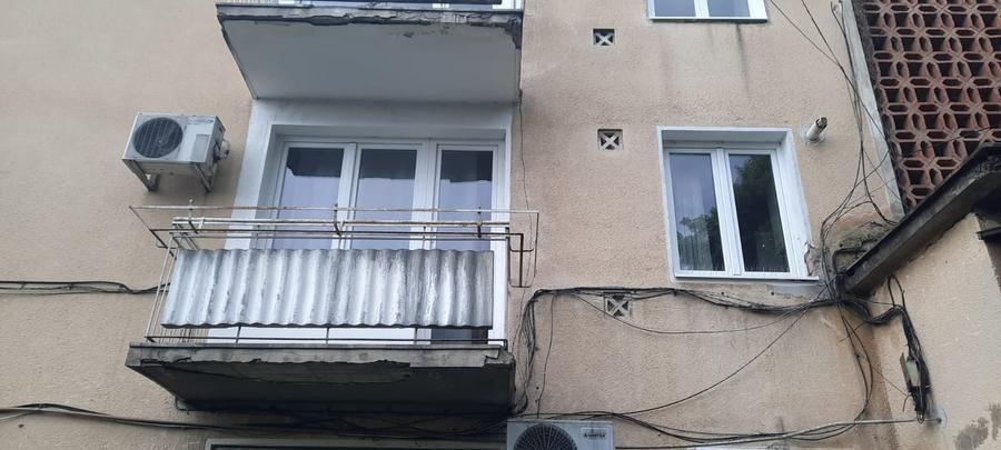 Apartament cu 2 camere nedecomandat, mobilat în 7 Noiembrie