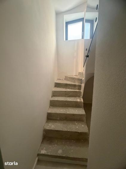 Casă cu 5 camere cu Teren 174 Mp în Berceni