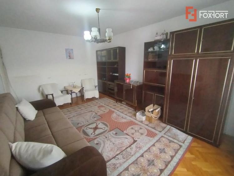 Apartament cu 3 camere decomandat, mobilat în Girocului