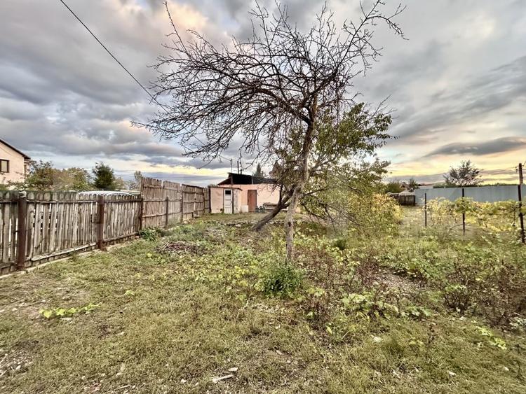Teren Construcții intravilan de 400 mp, în Vest