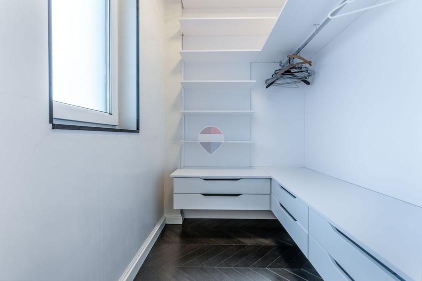 Apartament cu 3 camere semidecomandat, mobilat în Central