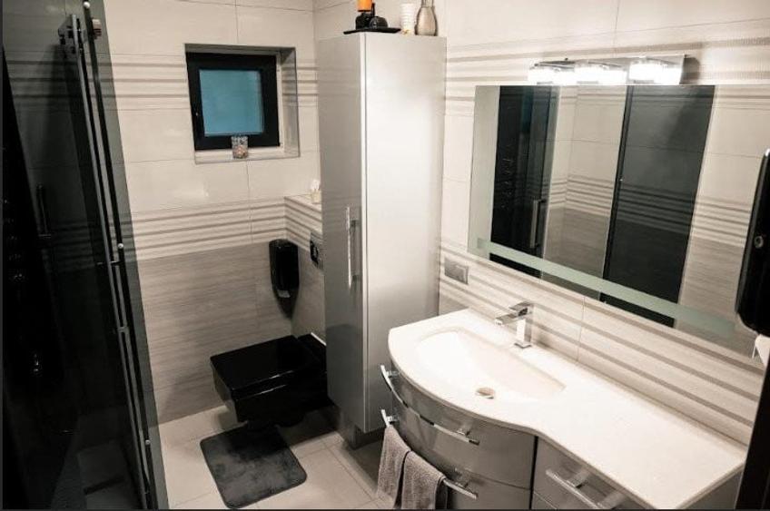 Casă individuală cu 5 camere cu Canalizare în Făget