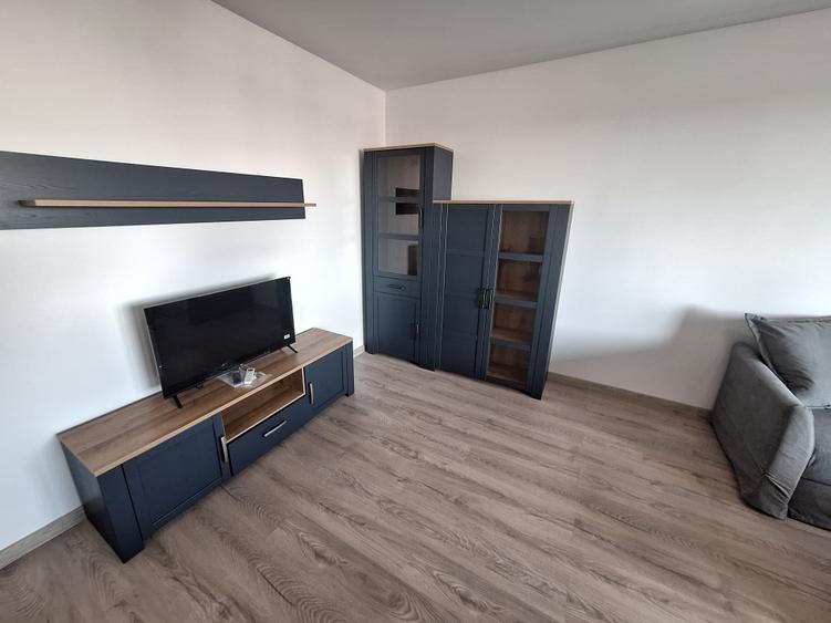 Apartament cu 2 camere semidecomandat în Aradului