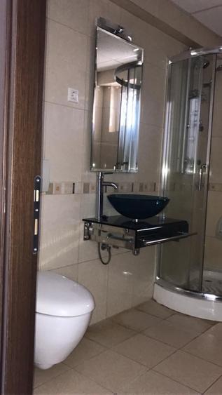 Apartament cu 4 camere semidecomandat, mobilat în Plopilor