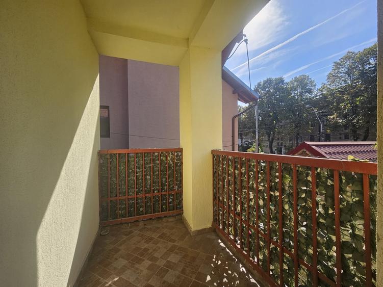 Casă individuală cu 4 camere cu Canalizare în Sud