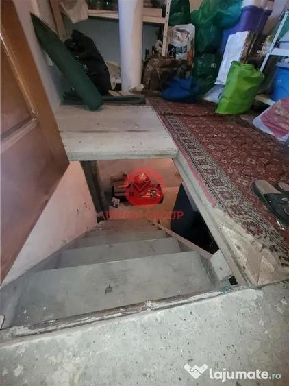 Casă cu 4 camere cu Teren 2500 Mp în Lazu