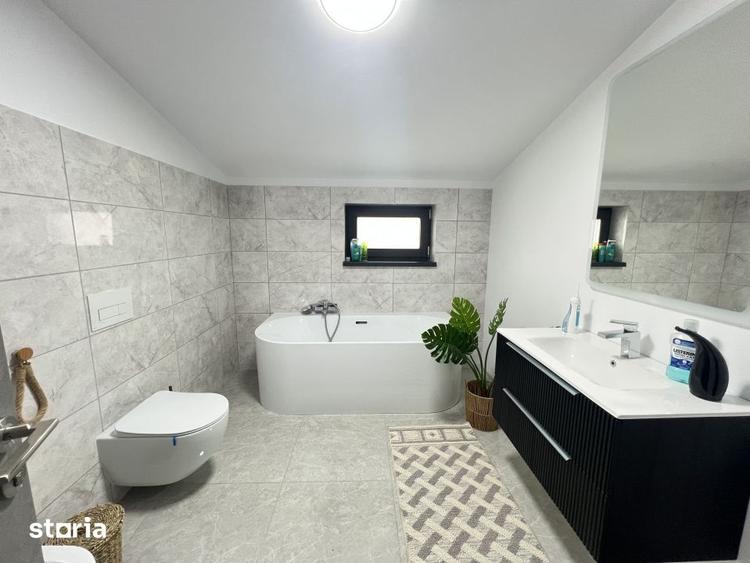 Casă cu 4 camere cu Teren 440 Mp în Central