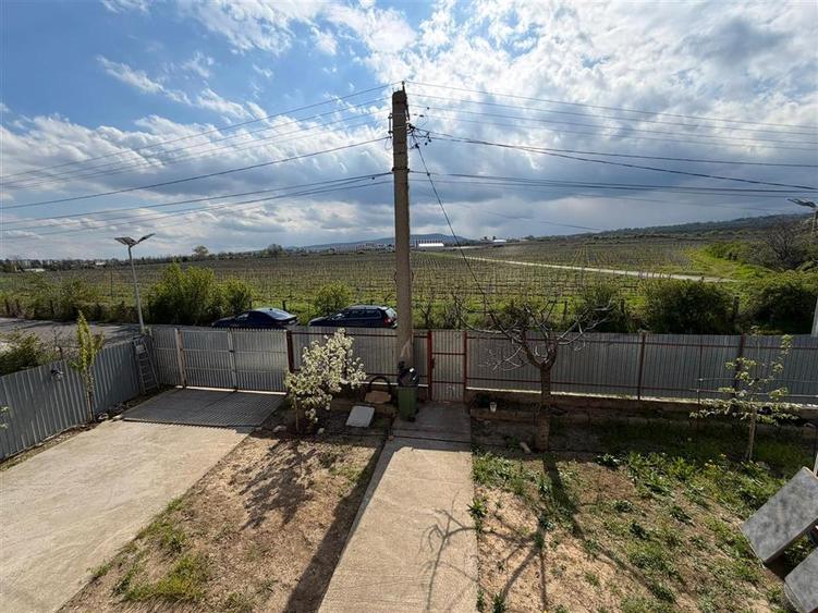 Casă individuală cu 3 camere cu Teren 1021 Mp în Vest