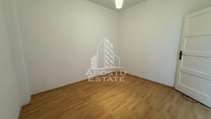 Apartament cu 3 camere semidecomandat în Lipovei